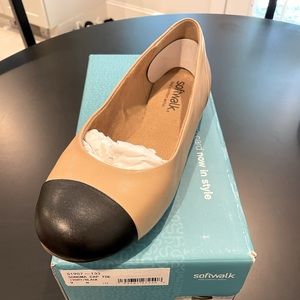 SOFTWALK Size 9 W comfort flats.